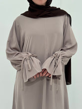 Load image into Gallery viewer, Layali Abaya | Crescent Noor