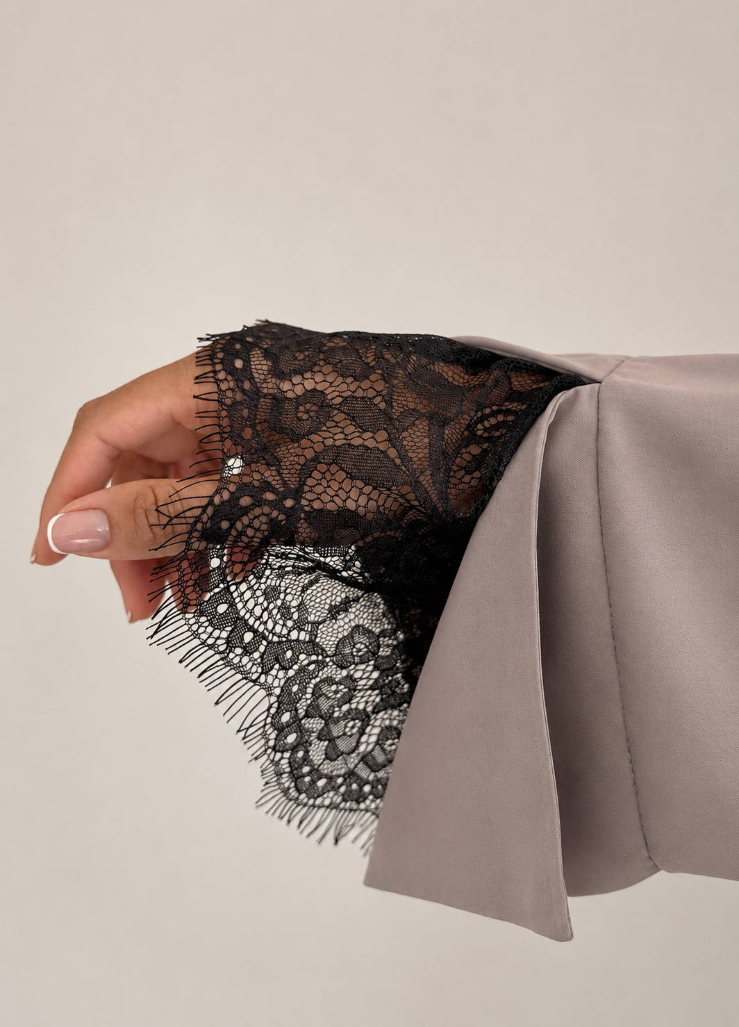 Qamari Closed Lace Abaya | SOFT TAUPE