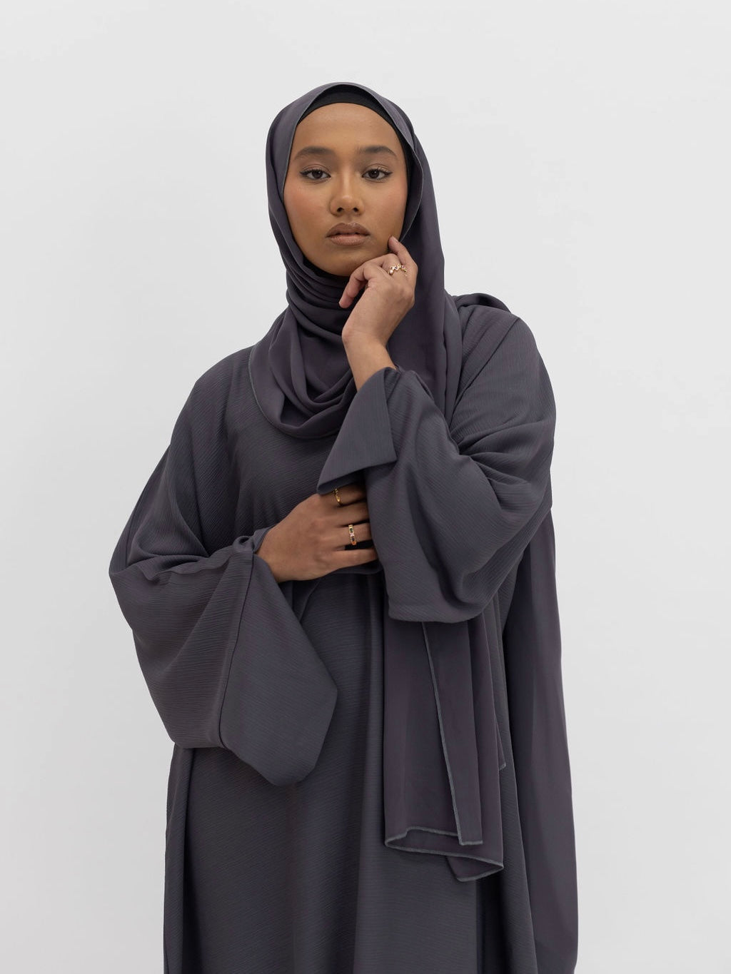 Alaïa closed abaya | Charcoal
